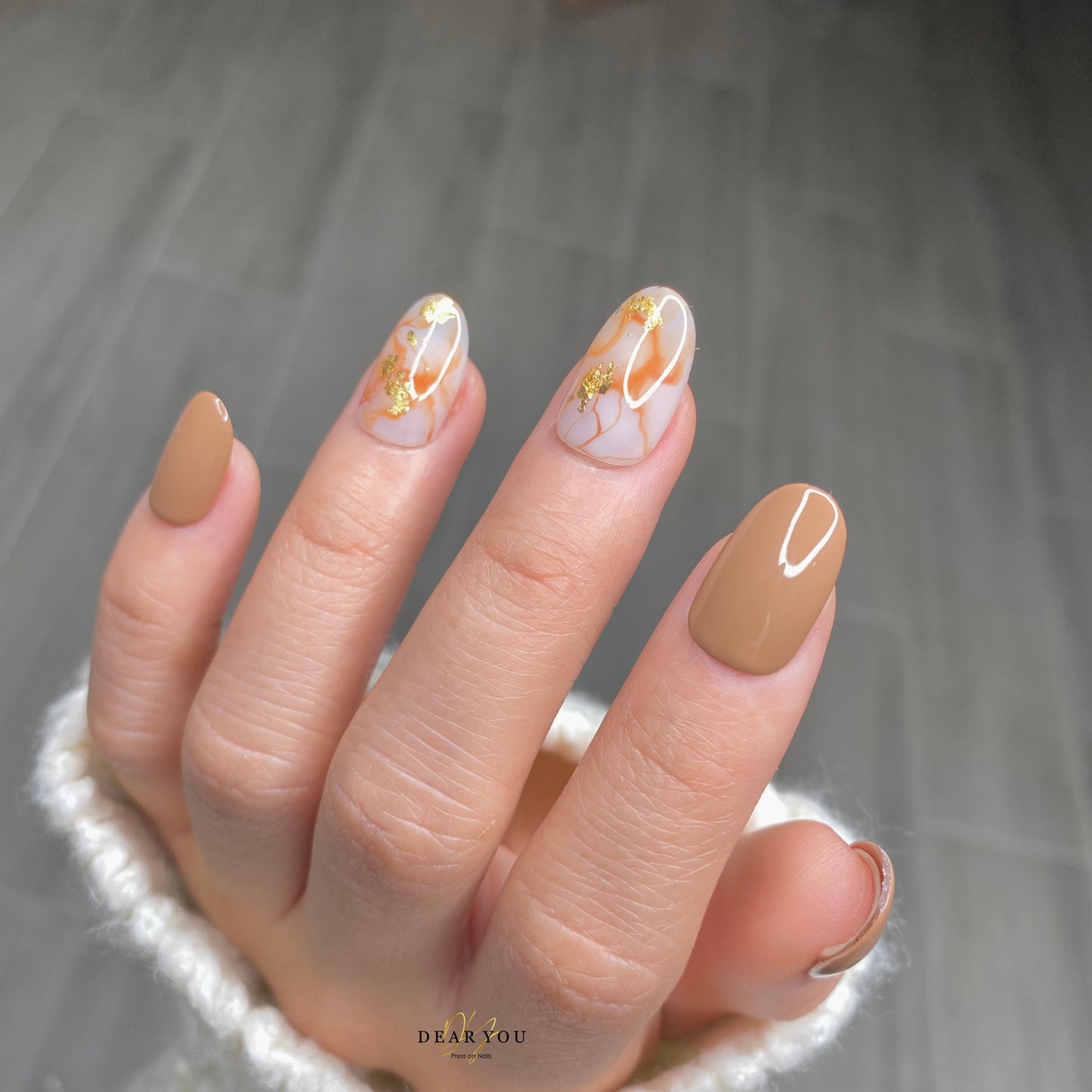 Gold Marble Nail Set 24pcs (Round)