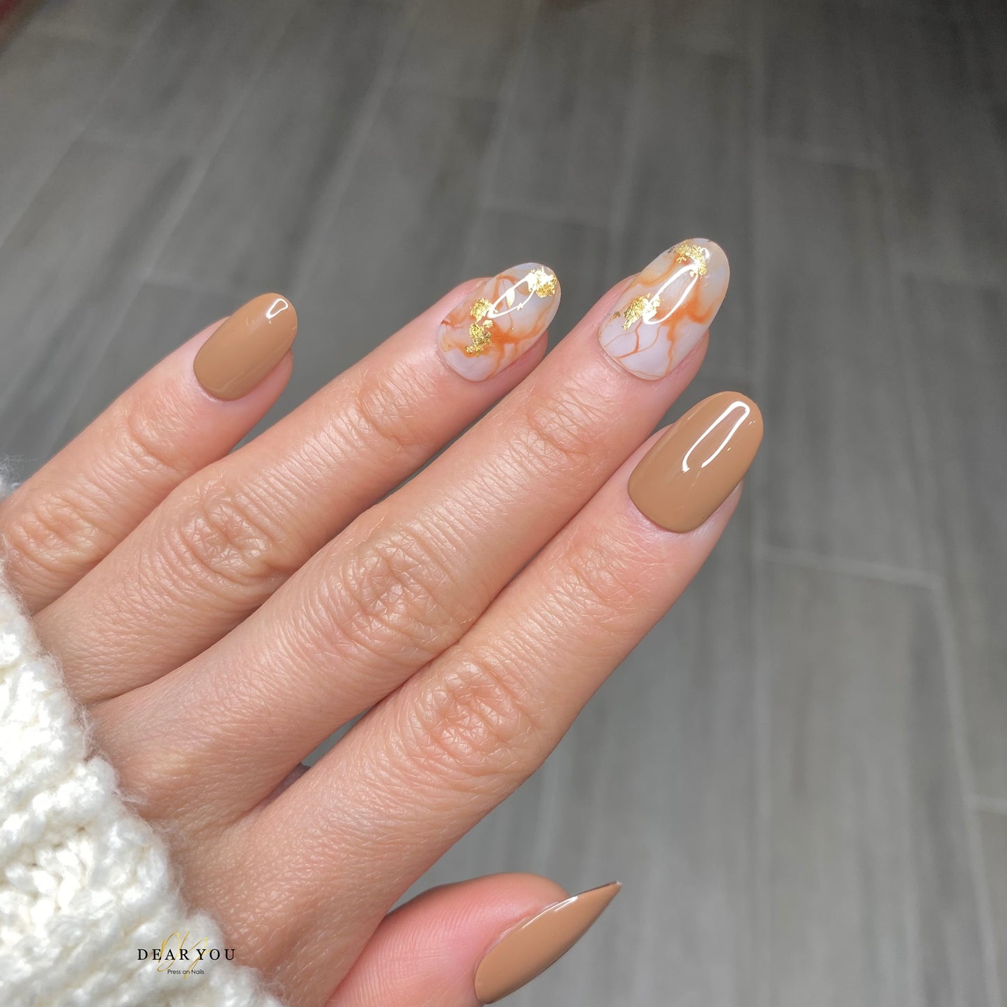 Gold Marble Nail Set 24pcs (Round)